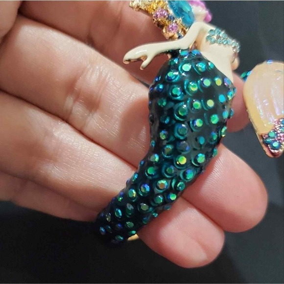 Betsey Johnson Mermaid Tail Bracelet Gold Tone‎ Blue Green Rhinestone Gemstone - Picture 4 of 7